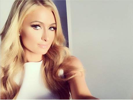 4 Foto Selfie ‘Hot’ Paris Hilton Bikin Mata Lelaki Melotot