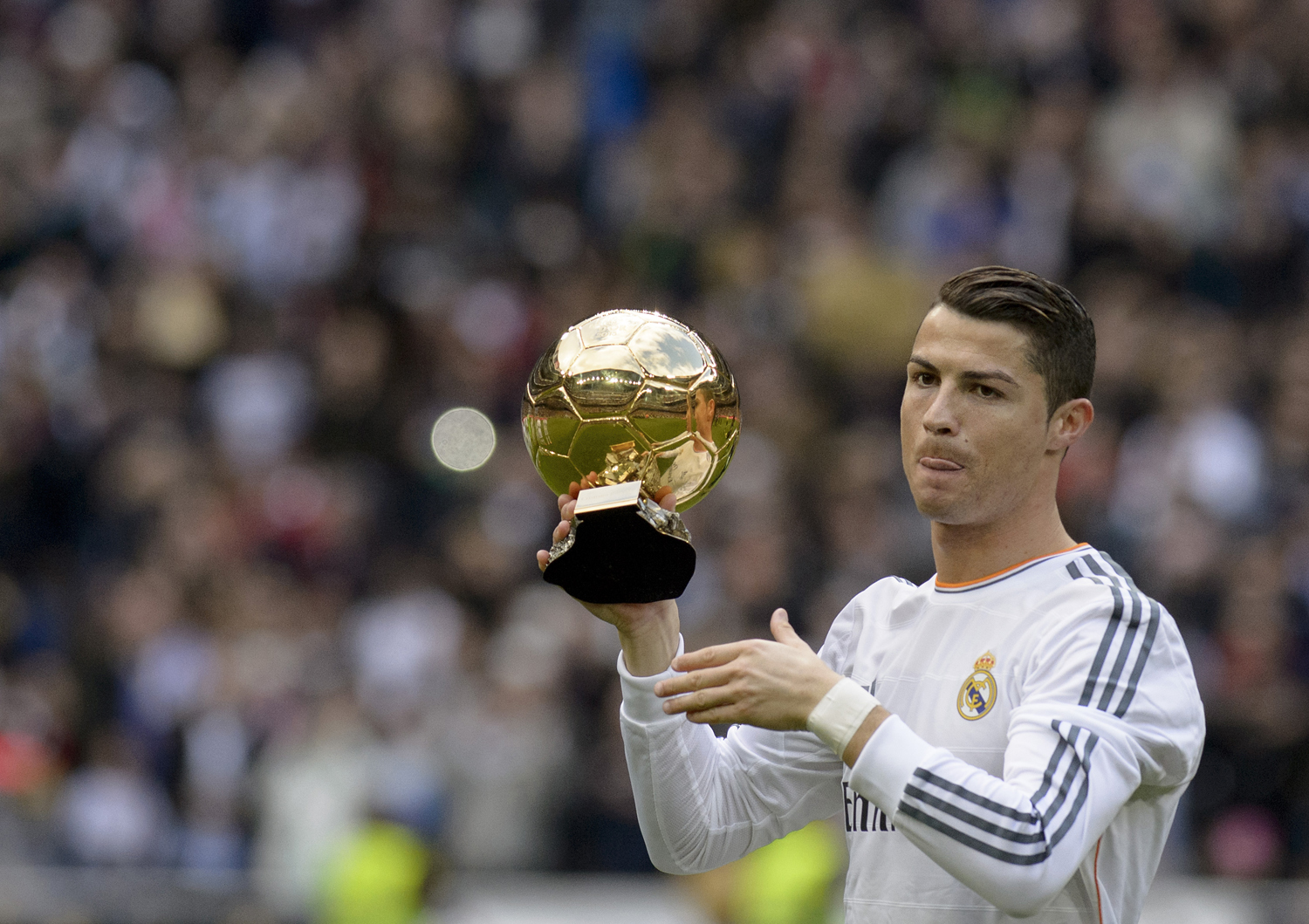 3 Bintang Sepakbola Dunia Dihadiahi iPhone 6 Emas 24 Karat