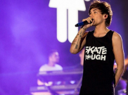 Benarkah Louis Tomlinson 'One Direction' Gay?