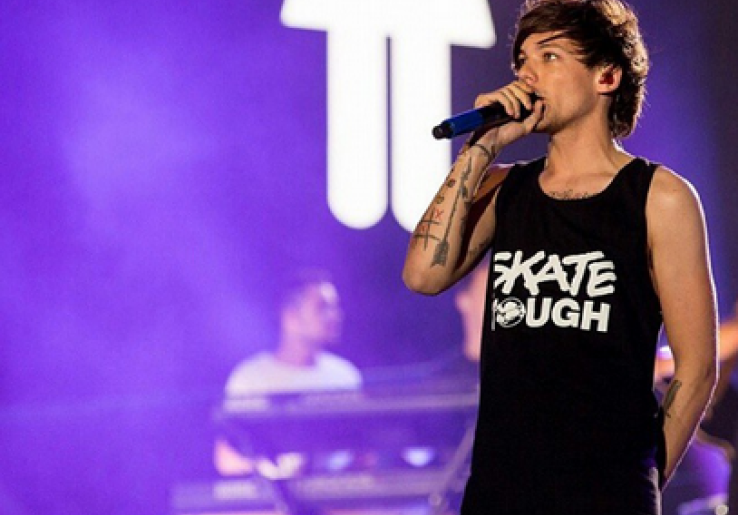 Benarkah Louis Tomlinson 'One Direction' Gay?