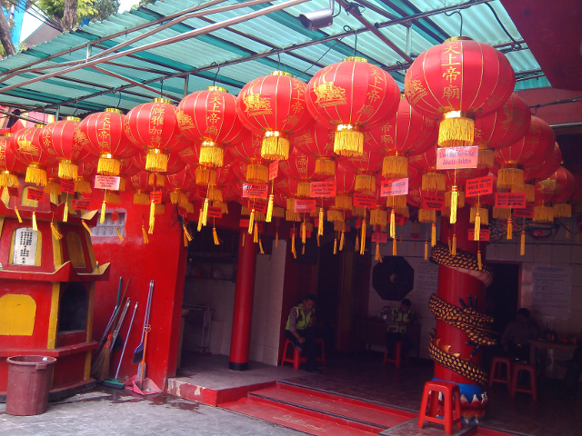 Tahun Baru Imlek: Pilih Lampion atau Lilin