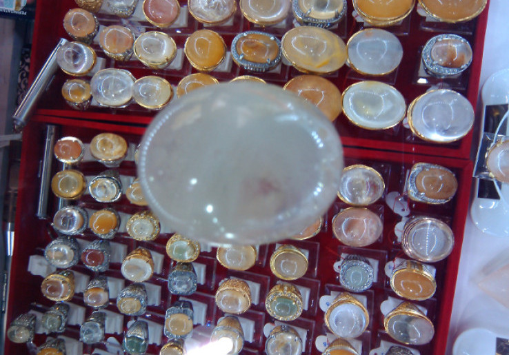 Batu Kecubung Hijau, Batu Akik Langka Milik Suku Iban Kalimantan