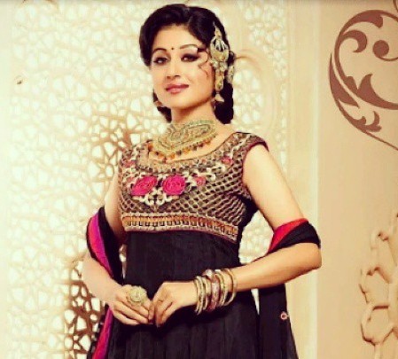 Paridhi Sharma, Bintang Bollywood yang Populer di Indonesia