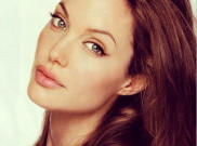 Beredar Foto-Foto Seksi Angelina Jolie
