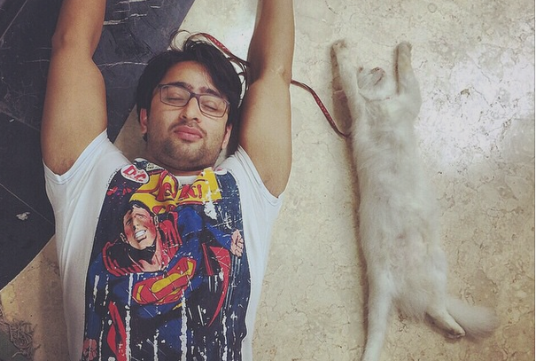 Pose Lucu Bintang Bollywood Shaheer Sheikh
