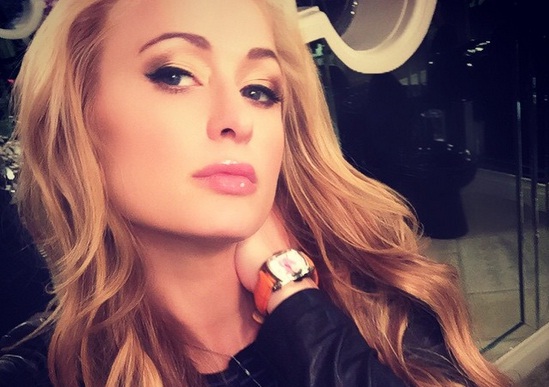 Lucunya Kostum Couple Paris Hilton dan Hewan Peliharaannya