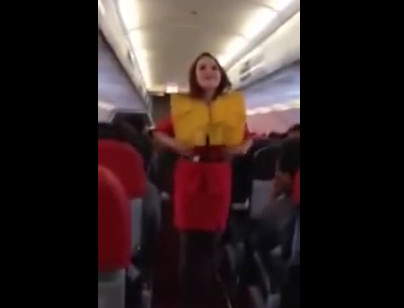 Aksi Kocak Pramugari AirAsia