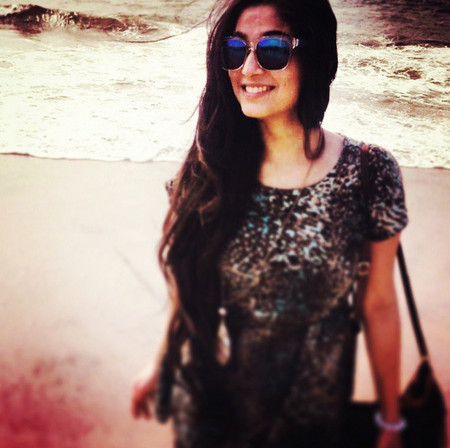 Foto Kegembiraan Soumya Seth di Indonesia