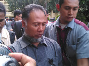 BW Tersenyum Tanggapi Kesaksian Akil Mochtar