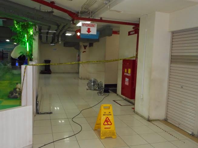 Garis Polisi Masih Membentang di Lokasi Terjadinya Letupan Bom
