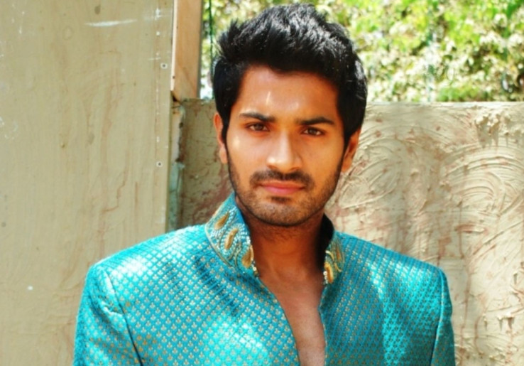 Pesona Mrunal Jain, Dewa Krishna 'Kejayaan Mahabharata'