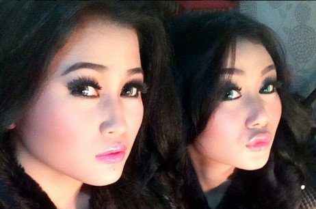 Kostum ‘Durian Monthong’ Duo Srigala, Tajam Tapi Menyegarkan