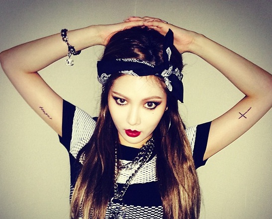 3 Pose Seksi Hyuna 4Minute Menantang Mata Lelaki