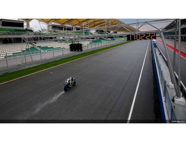 Rossi Menjadi yang Tercepat pada Latihan Hari Pertama di Sepang
