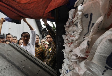 Dirut Bulog: Kalau dalam 15 Kg Beras Kutunya ada 10 Kg, Baru Kita Hancurkan