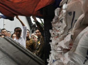 Dirut Bulog: Kalau dalam 15 Kg Beras Kutunya ada 10 Kg, Baru Kita Hancurkan