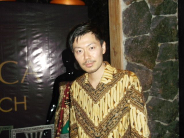 Desainer Jepang Lirik Kain Tradisional Indonesia