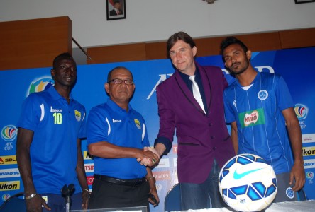 Pelatih Persib Acungi Jempol kepada Yandi Sofyan