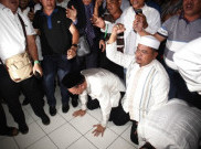 PTUN Kabulkan Gugatan, Ratusan Pendukung Suryadharma Ali Takbir dan Sujud Syukur