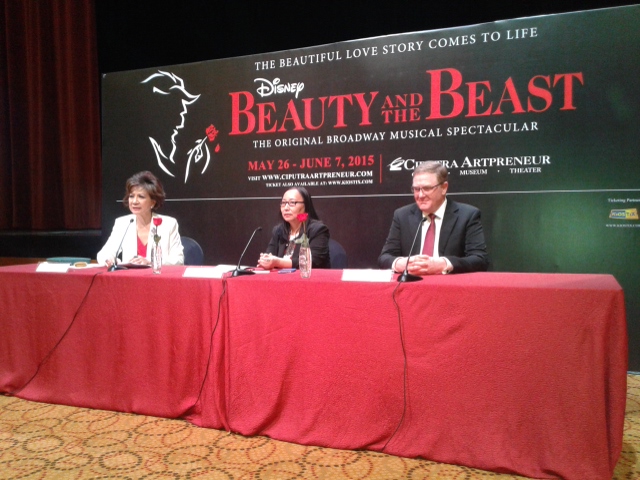 Karena Google Translate, Manajemen Teater Beauty and the Beast Komplain