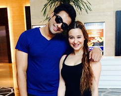 Potret Kedekatan Gautam Sharma dan Neha Mehta di Indonesia