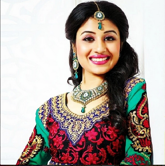 Tanmay Saxena Gaet Paridhi Sharma dengan Puisi Cinta