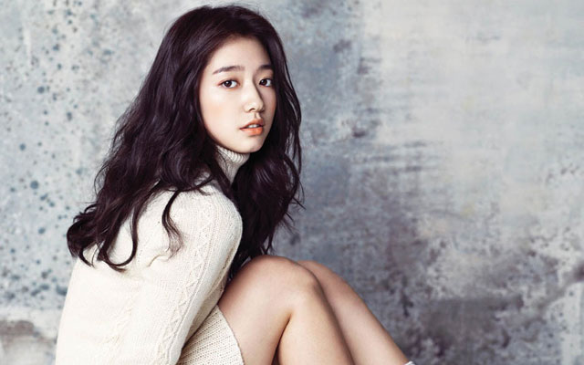 Park Shin Hye Pamer Tubuh Seksi