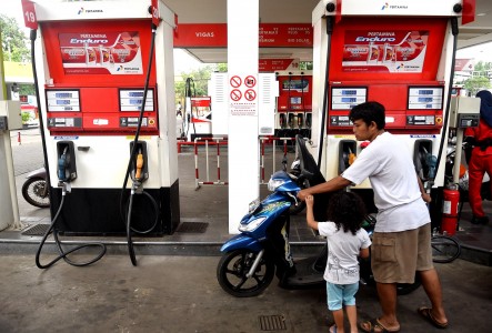 Naikkan Harga Premium, Pemerintah Disebut Tak Konsisten