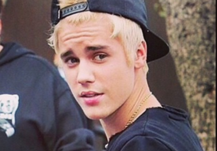 Justin Bieber 'Berkencan' dengan Dua Teman Wanita di Pesta Ultahnya?