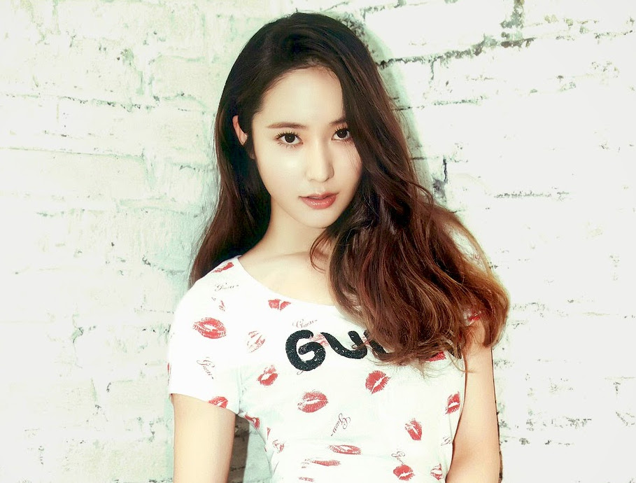 Pengalaman Krystal f(x) Tentang Kisah Asmaranya