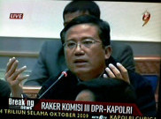 Politisi Demokrat Ini Meresapi Pakai Batu Akik