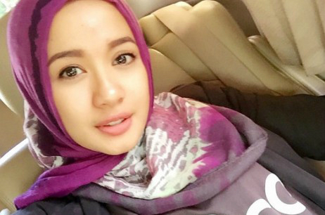 Cantiknya Artis Ini Berhijab