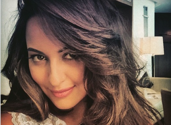 Sonakshi Sinha Rela Turunkan Berat Badan 30 Kg Demi jadi Bintang Bollywood