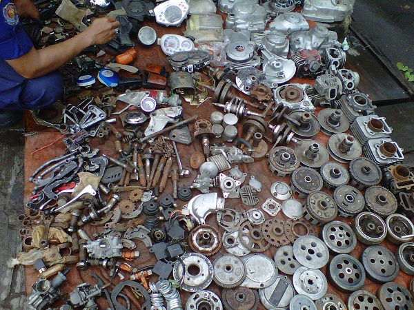 Lima Tahun Dagang Spare Part Motor Rongsokan