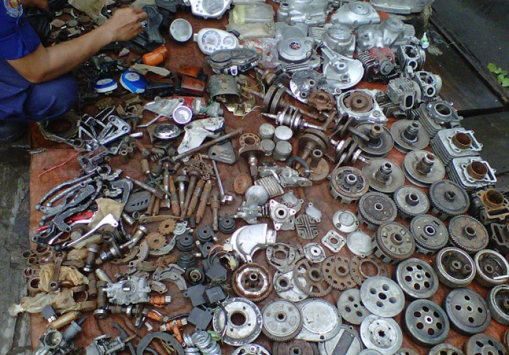 Lima Tahun Dagang Spare Part Motor Rongsokan