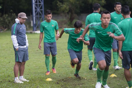 Laga Uji Coba Timnas U-23, Aji Santoso Bawa 20 Pemain ke Vietnam