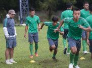 Laga Uji Coba Timnas U-23, Aji Santoso Bawa 20 Pemain ke Vietnam