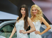 Pesona Para Wanita Cantik nan Seksi di Geneva Motor Show 2015