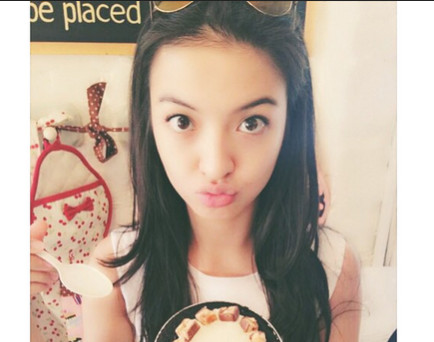 Intip Foto Selfie Lucu ala Raline Shah