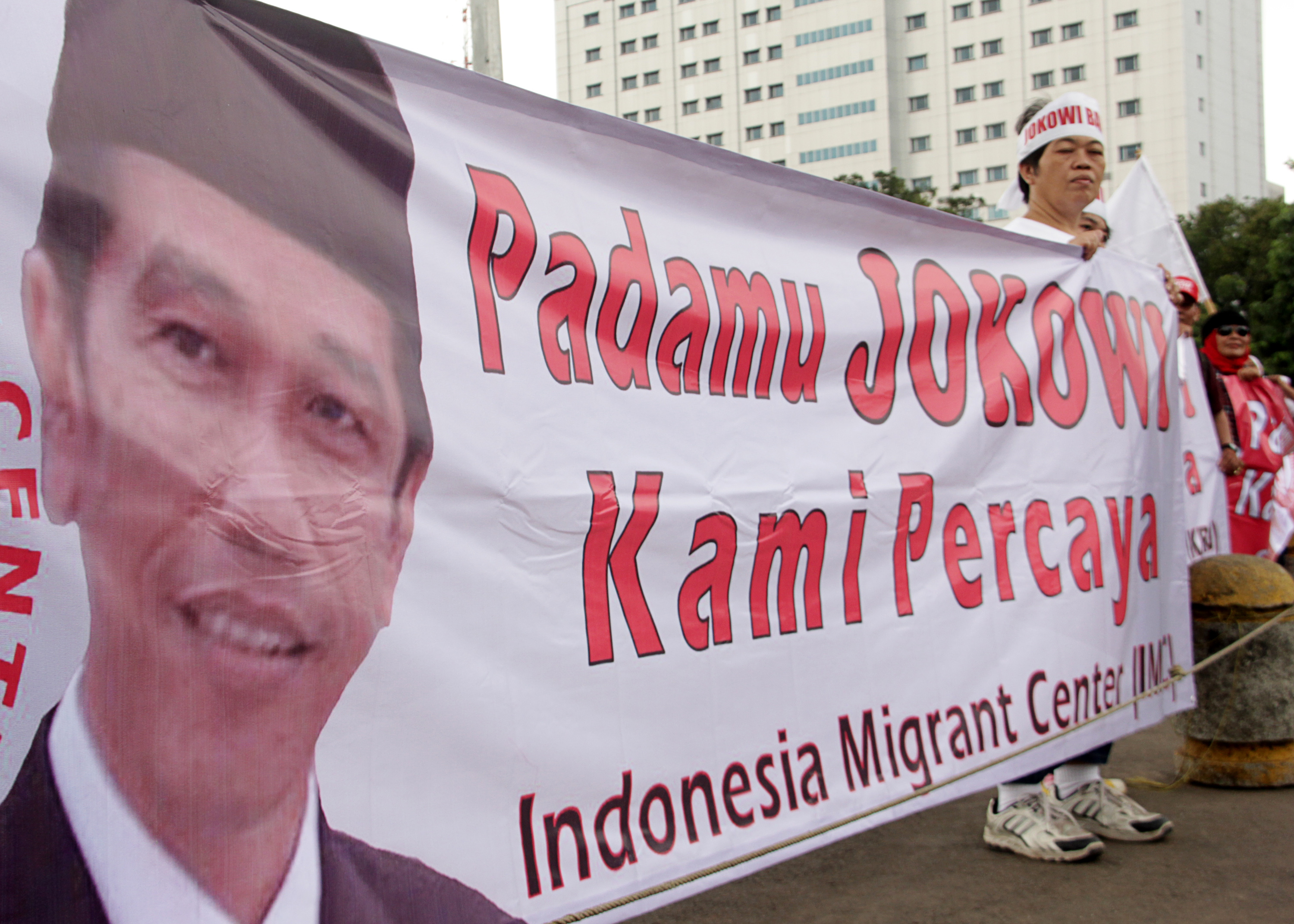 Jokowi Ditantang Beli Kembali Saham PGN dari Perusahaan Asing
