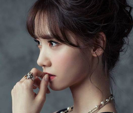 Tiru Gaya Model Tahun 1929, Yoona SNSD Tetap Tampil Menawan