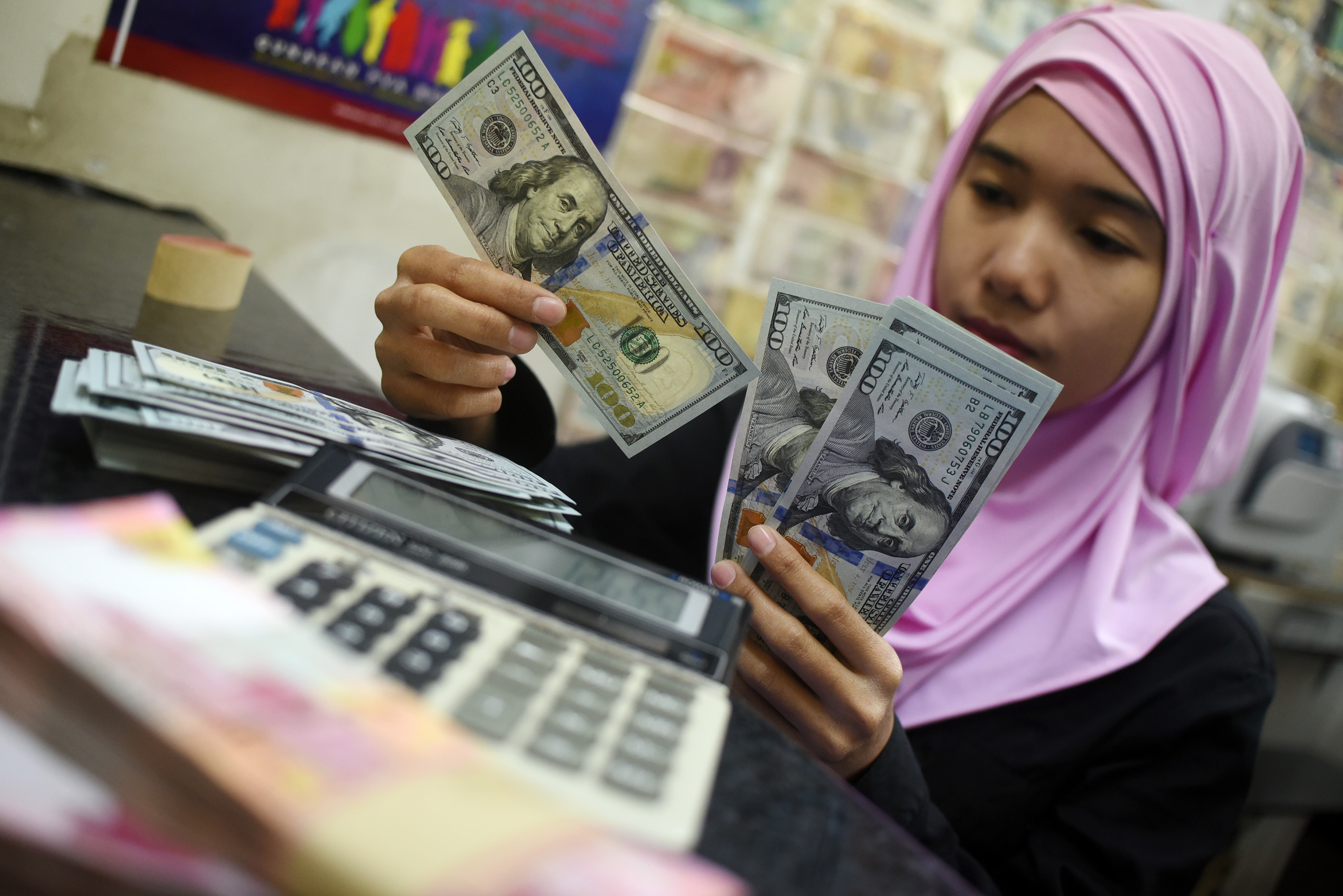 Rupiah Masih Jeblok, IHSG Berada di Zona Hijau