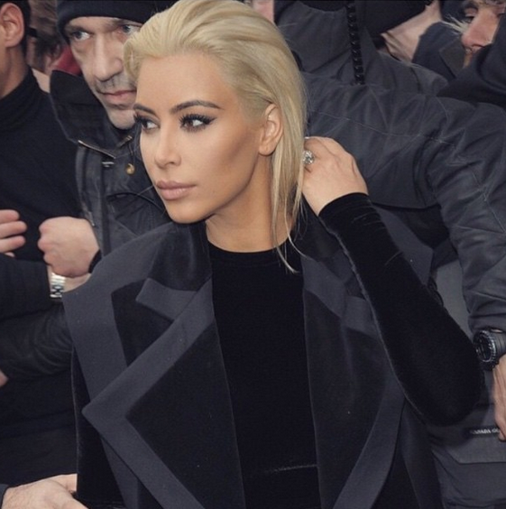 Rambut Blonde buat Kim Kardashian Tak Percaya Diri