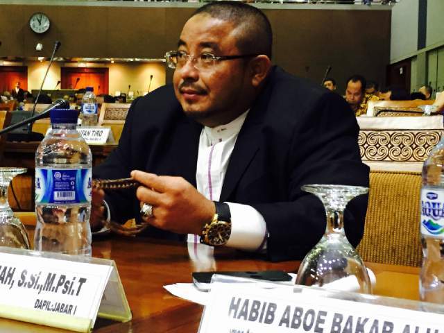 Denny Indrayana Dibela Politisi PKS