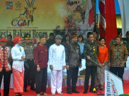 Cap Go Meh, Jokowi Bagi Angpao ke Barongsai