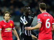 FA Resmi Dakwa Jonny Evans dan Papiss Cisse soal Insiden Meludah