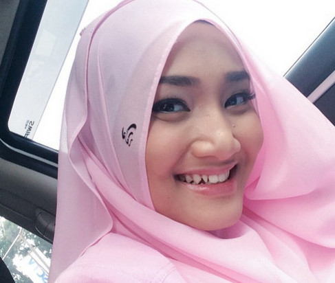 Lucunya Wajah Fatin Shidqia saat Tiup Balon