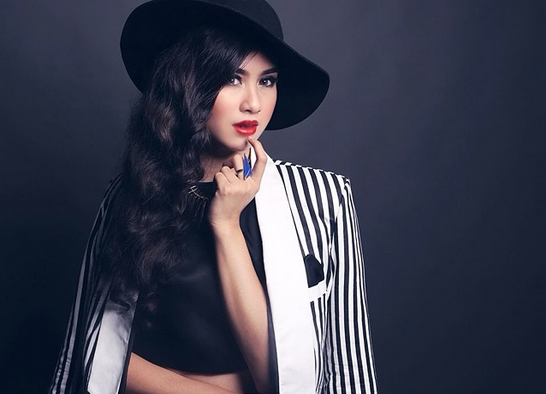 Intip Gaya Pakai Dress ala Shanaz Sadiqah