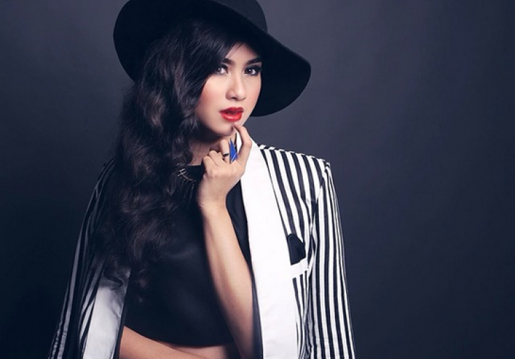 Intip Gaya Pakai Dress ala Shanaz Sadiqah
