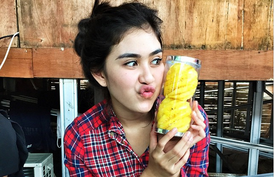Meski Suka Foto Manyun, Shanaz Shadiqah Tetap Mempesona